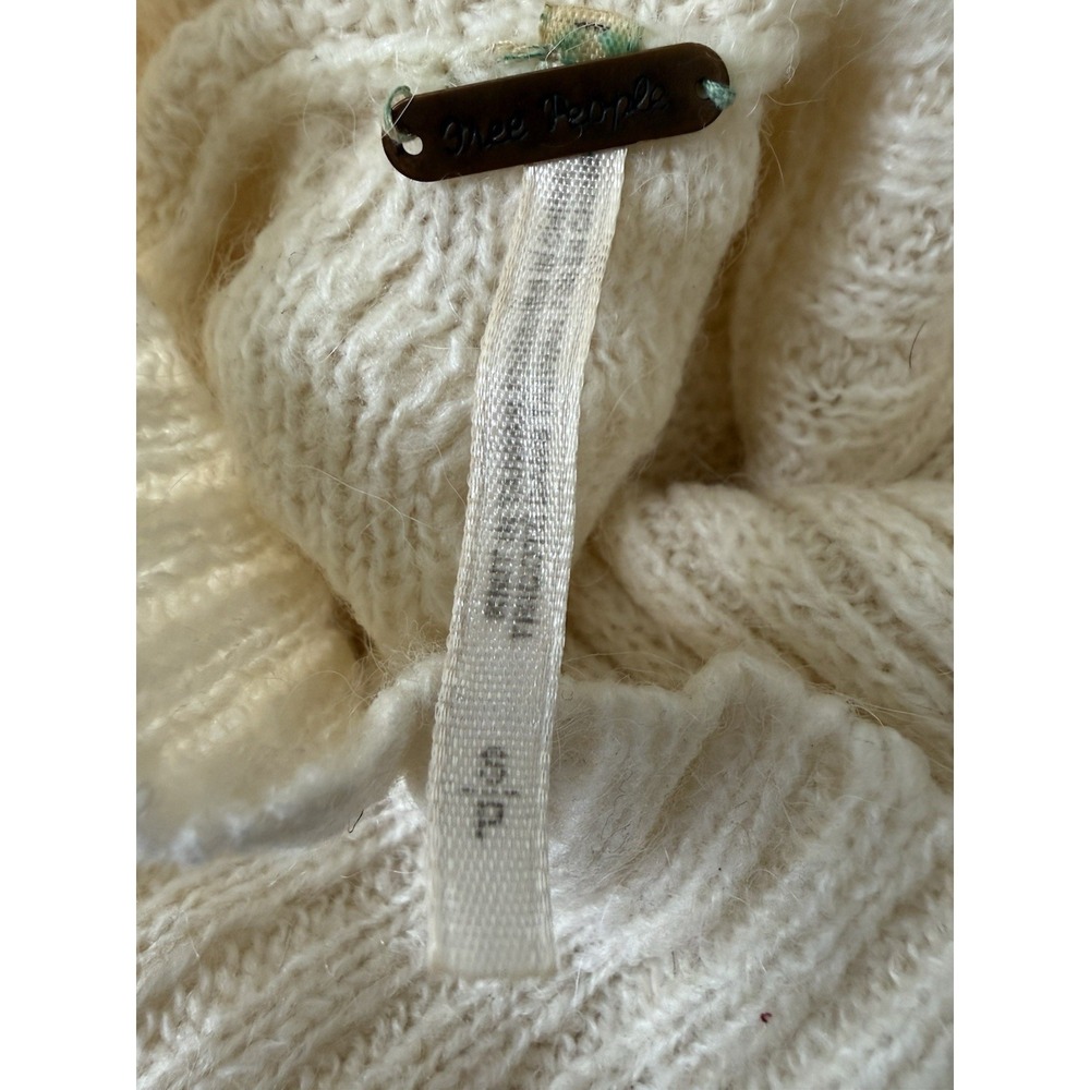 Free People‎ Anita Distressed Cable Knit Sweater in Ivory Size Small - Picture 7 of 7
